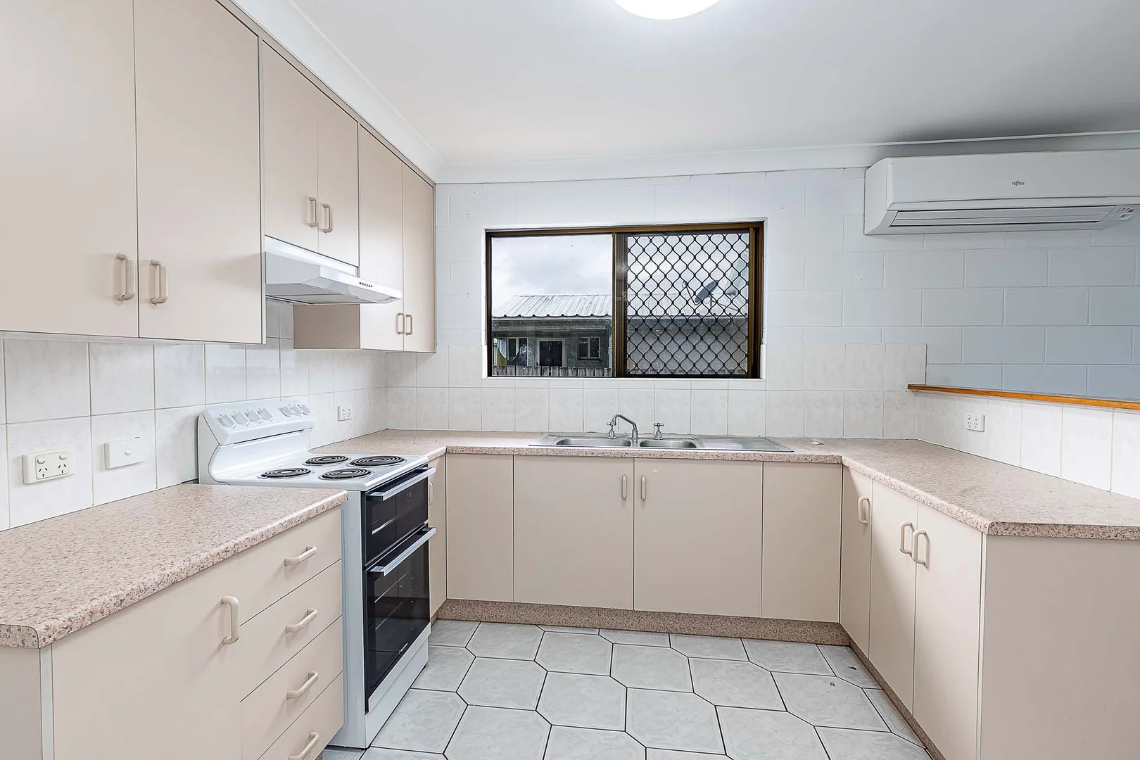 Additional image 3 of 29 Doncaster Way, Mount Louisa QLD 4814