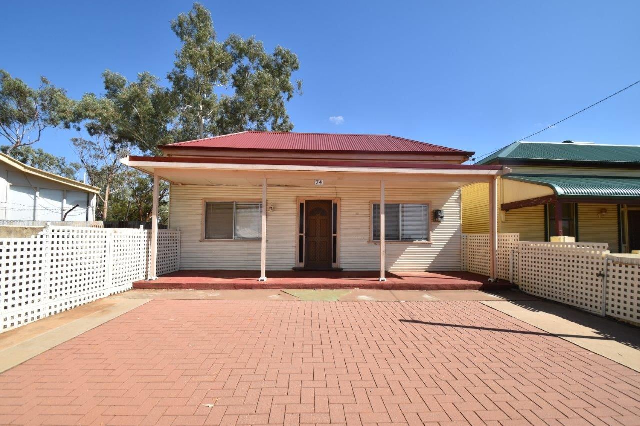 3 bedrooms House in 74 Hebbard Street BROKEN HILL NSW, 2880