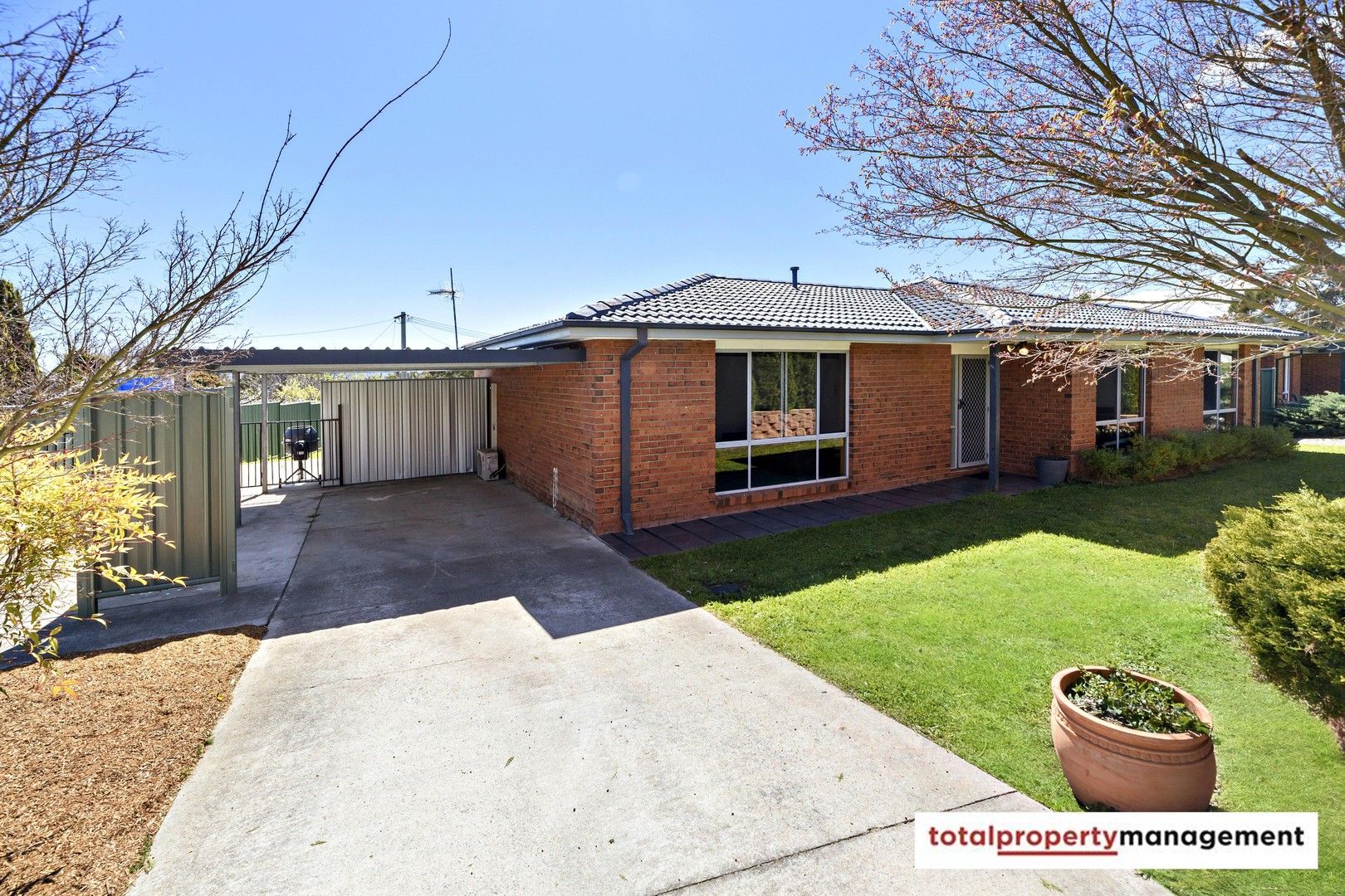 3 bedrooms House in 108 Lawrence Wackett Crescent THEODORE ACT, 2905