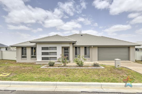 57 Tulipwood Cresent, Tamworth NSW 2340, Image 0