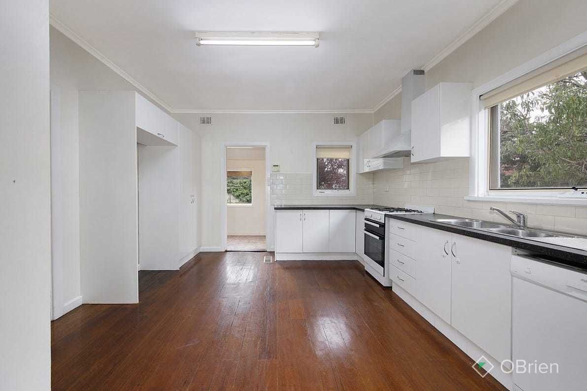 3 bedrooms House in 115 East Boundary Road BENTLEIGH EAST VIC, 3165