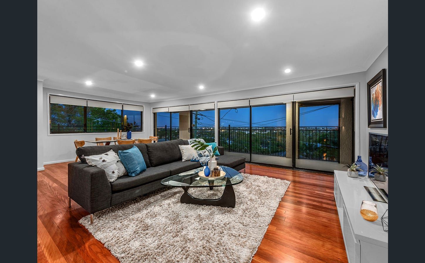 5 bedrooms House in 68 Bunowang Street BALMORAL QLD, 4171