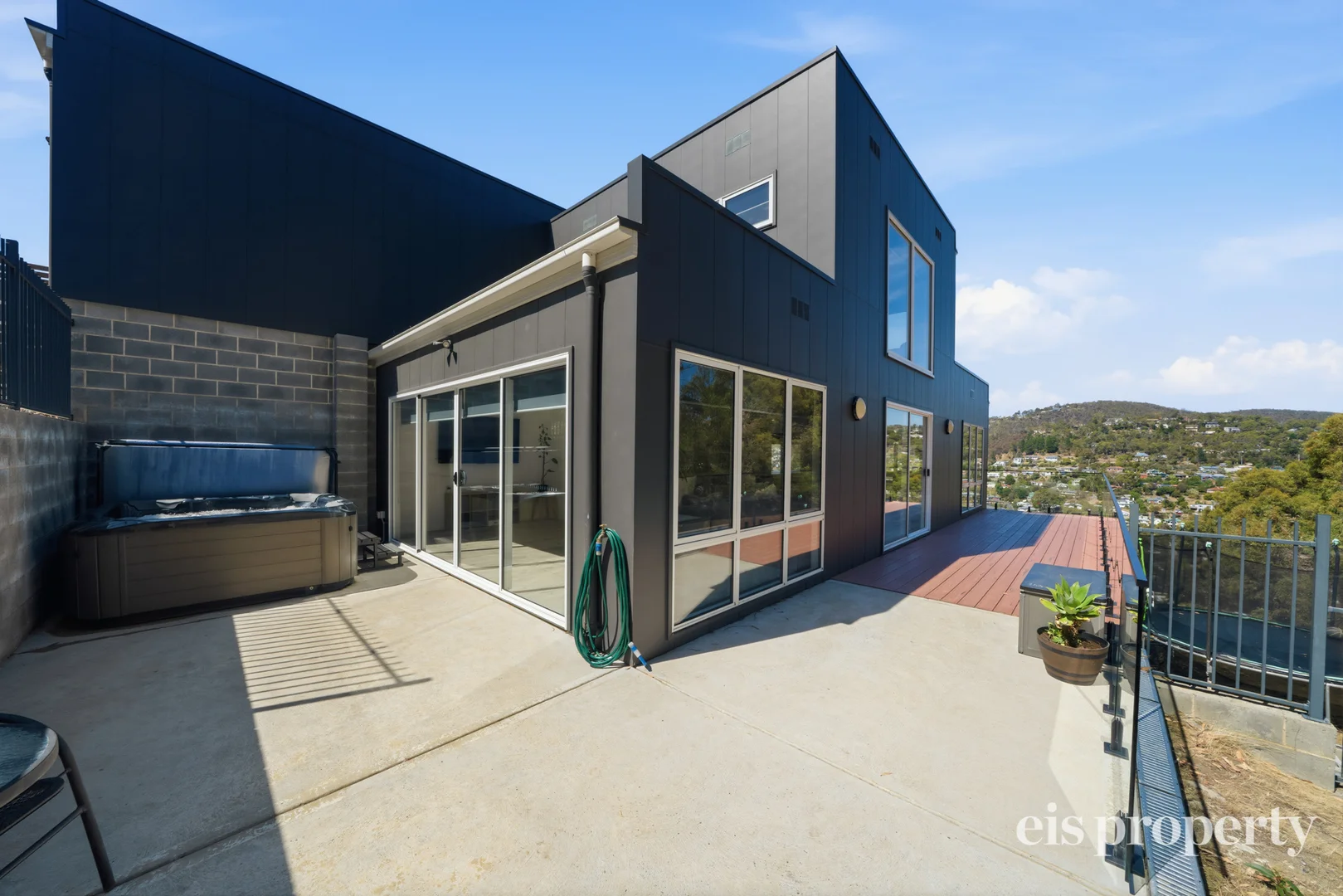 11 Hutchinson Place, West Hobart TAS 7000