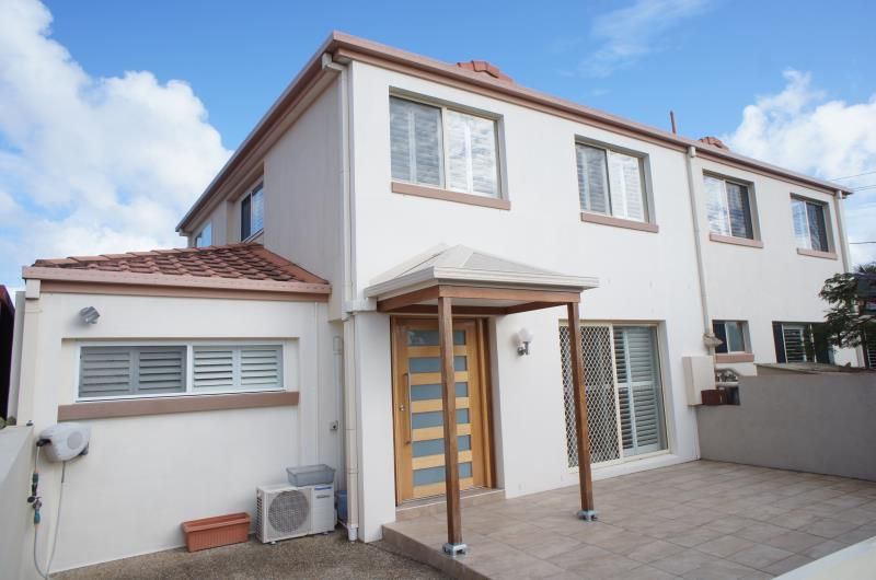 1/10 Rosalind Avenue, Paradise Point Property History & Address