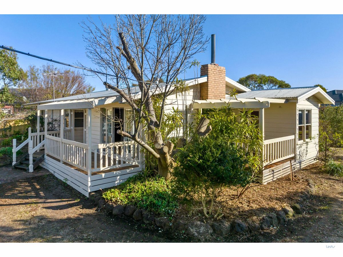 4 bedrooms House in 21 Attunga Drrive TORQUAY VIC, 3228