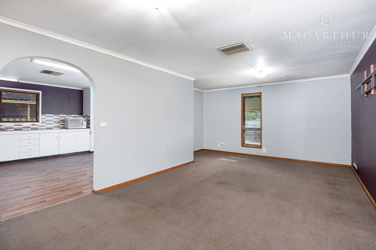 8 Finch Place, Mount Austin NSW 2650, Image 1
