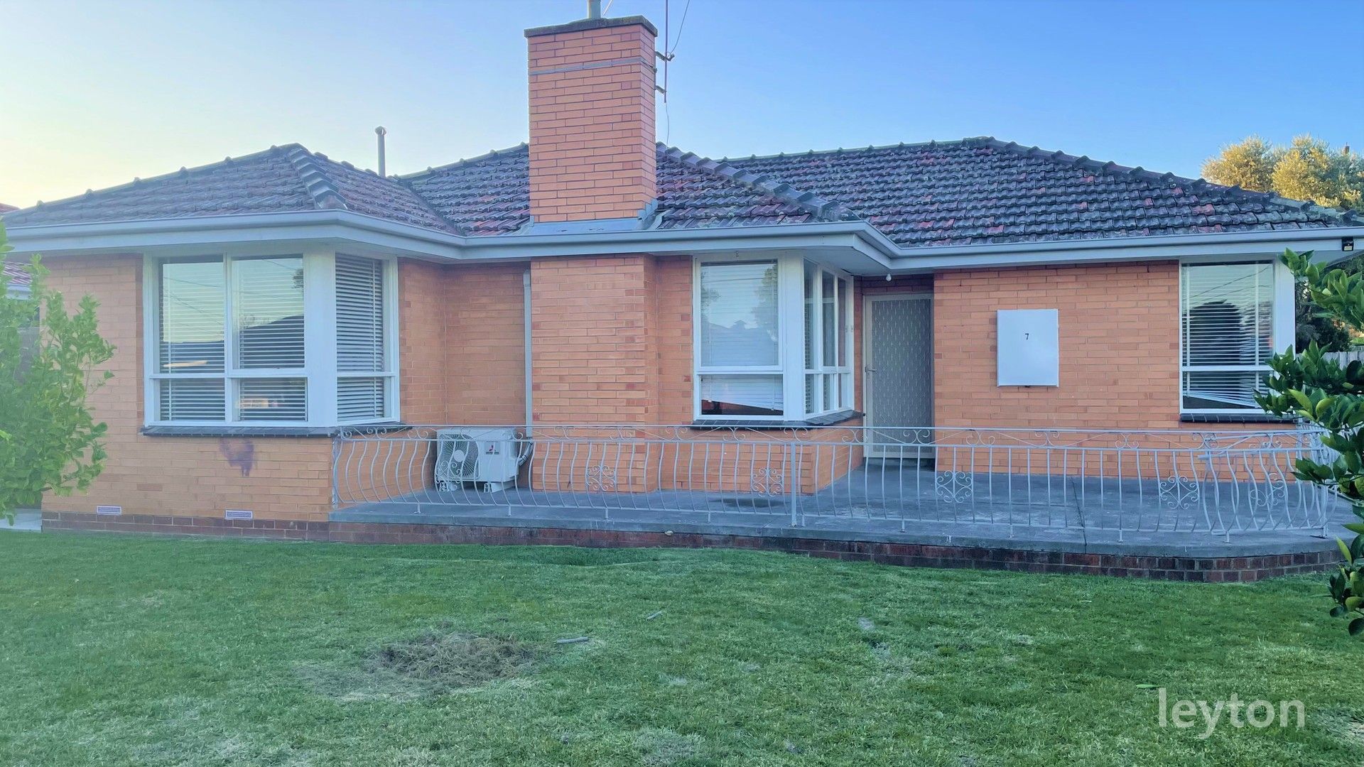 3 bedrooms House in 7 Hilton Avenue SPRINGVALE VIC, 3171