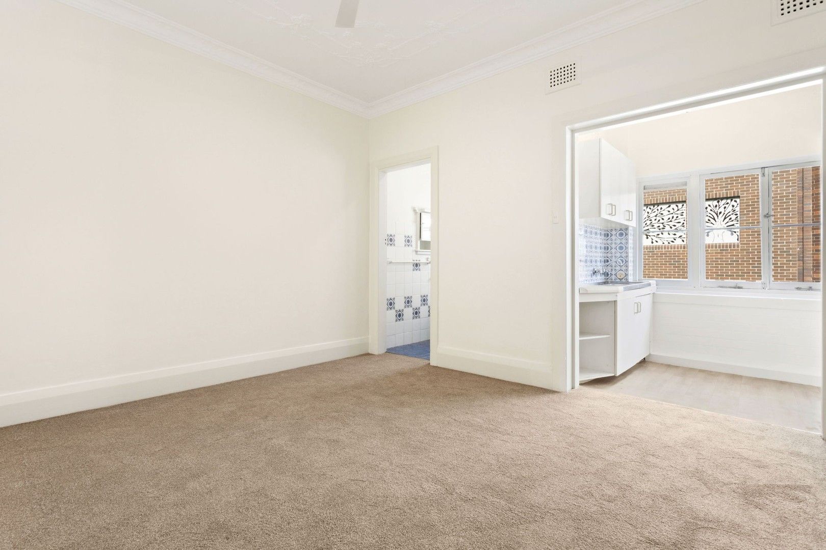 Studio in 14/8a Hughes Street, POTTS POINT NSW, 2011