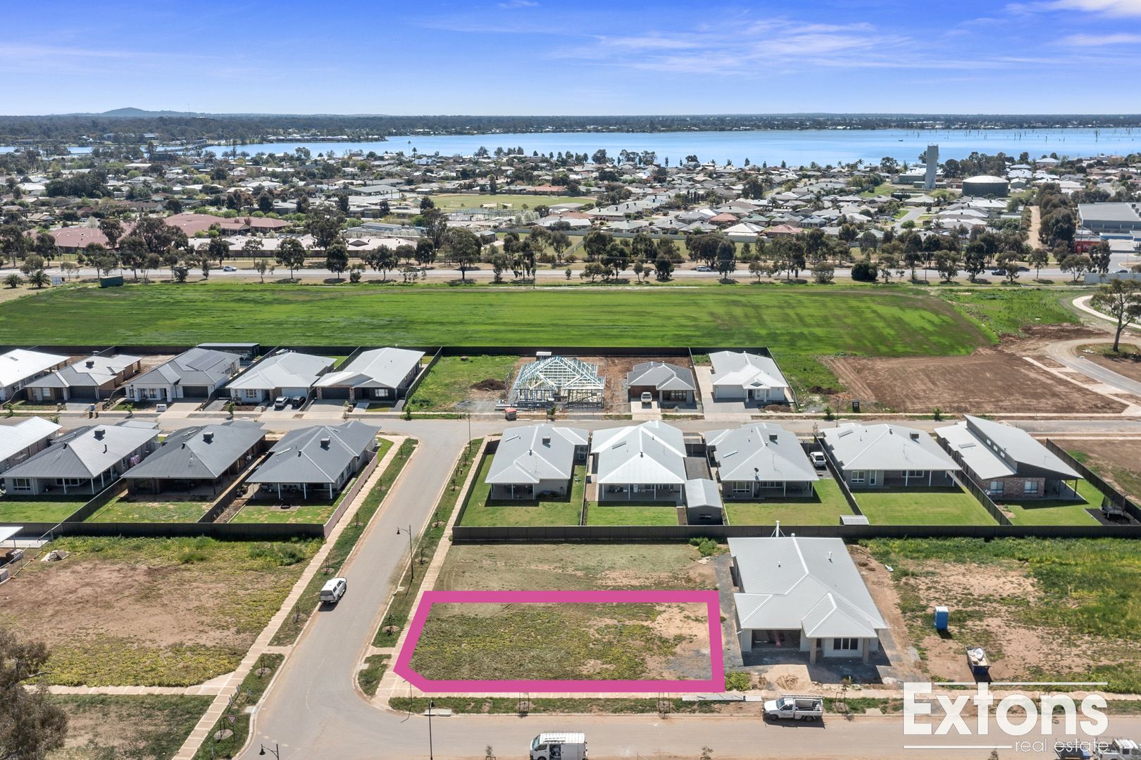 58 Blackwood Crescent, Yarrawonga VIC 3730, Image 2