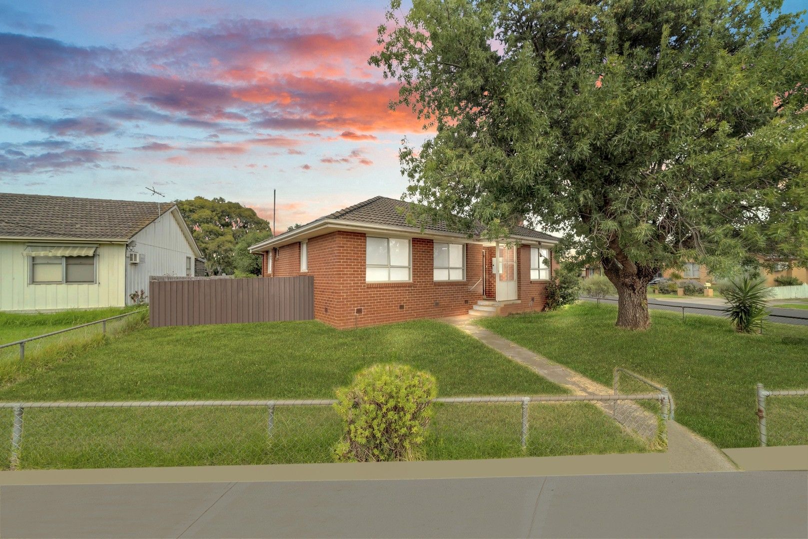 3 bedrooms House in 9 Vincent Crescent WERRIBEE VIC, 3030