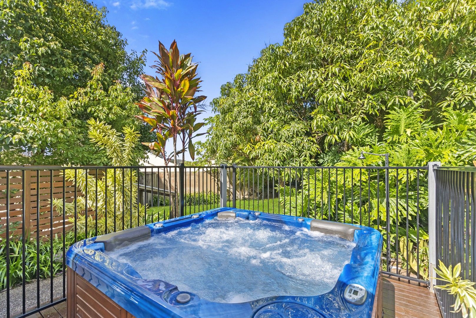 3 bedrooms House in 4 Pocock Court CURRUMBIN WATERS QLD, 4223
