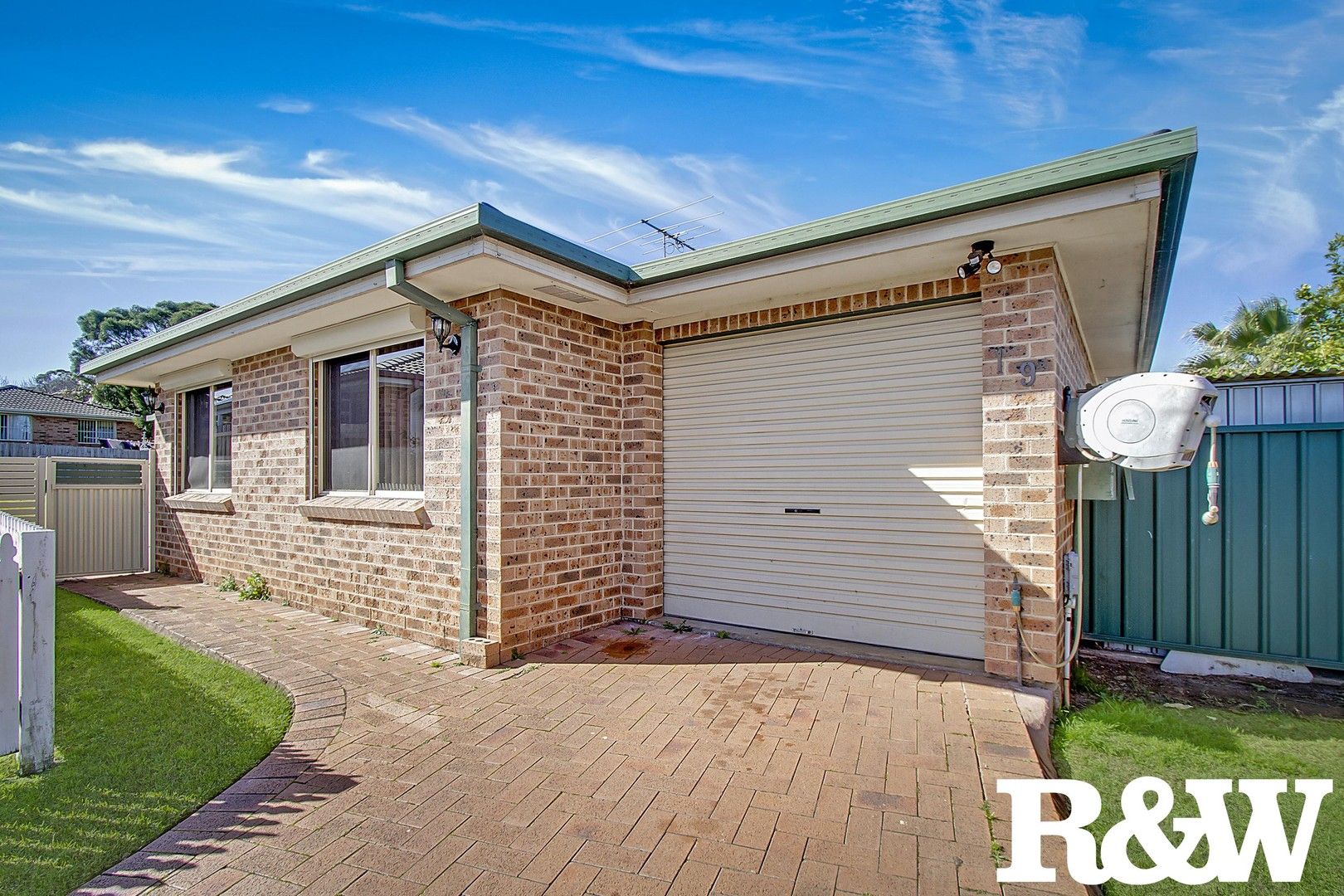 3 bedrooms House in 19 Vassallo Place GLENDENNING NSW, 2761