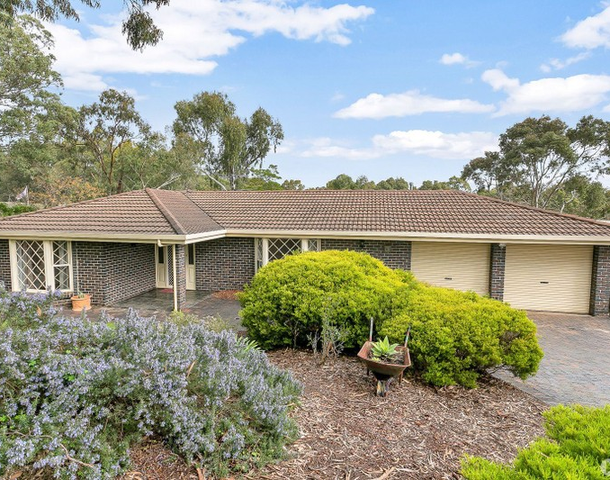 18 Outlook Drive, Aberfoyle Park SA 5159