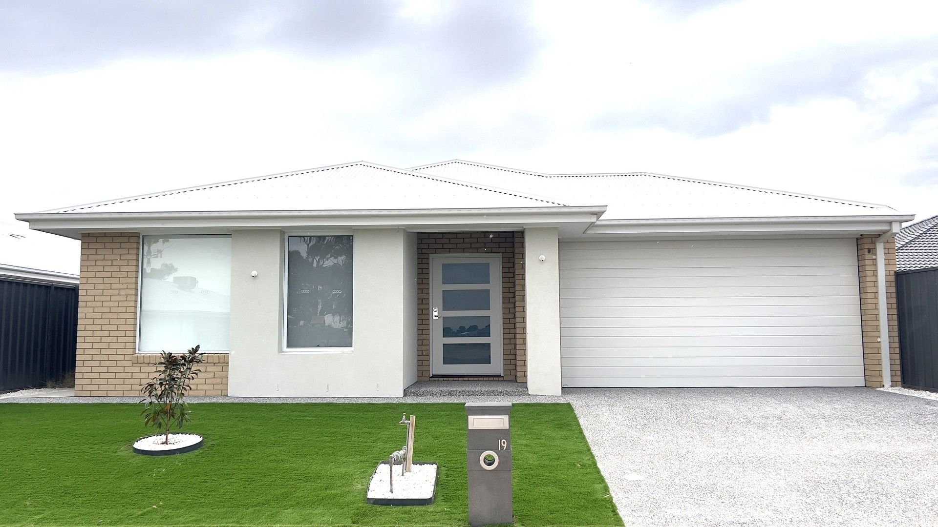 4 bedrooms House in 19 Blackwood Crescent YARRAWONGA VIC, 3730