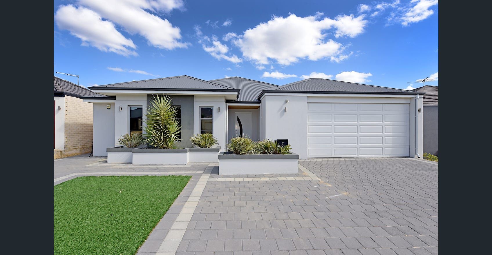 4 bedrooms House in 7 Glastonbury Street LEDA WA, 6170