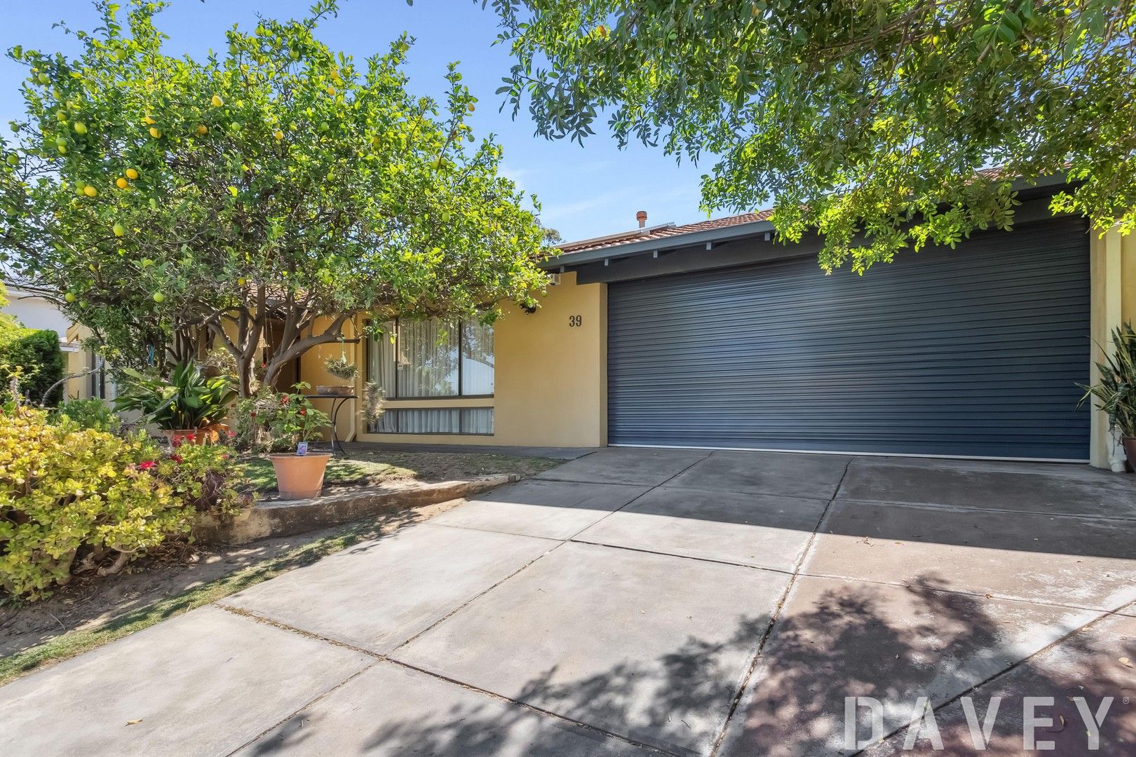 4 bedrooms House in 39 Quilter Drive DUNCRAIG WA, 6023