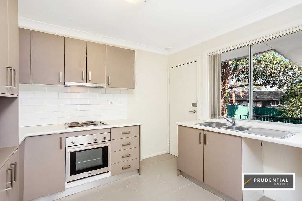 36 Bimbadeen Avenue, Bradbury NSW 2560, Image 2