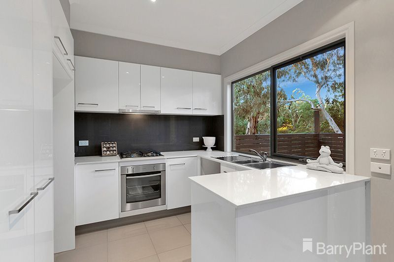 2/9 Louis Street, Greensborough VIC 3088, Image 2