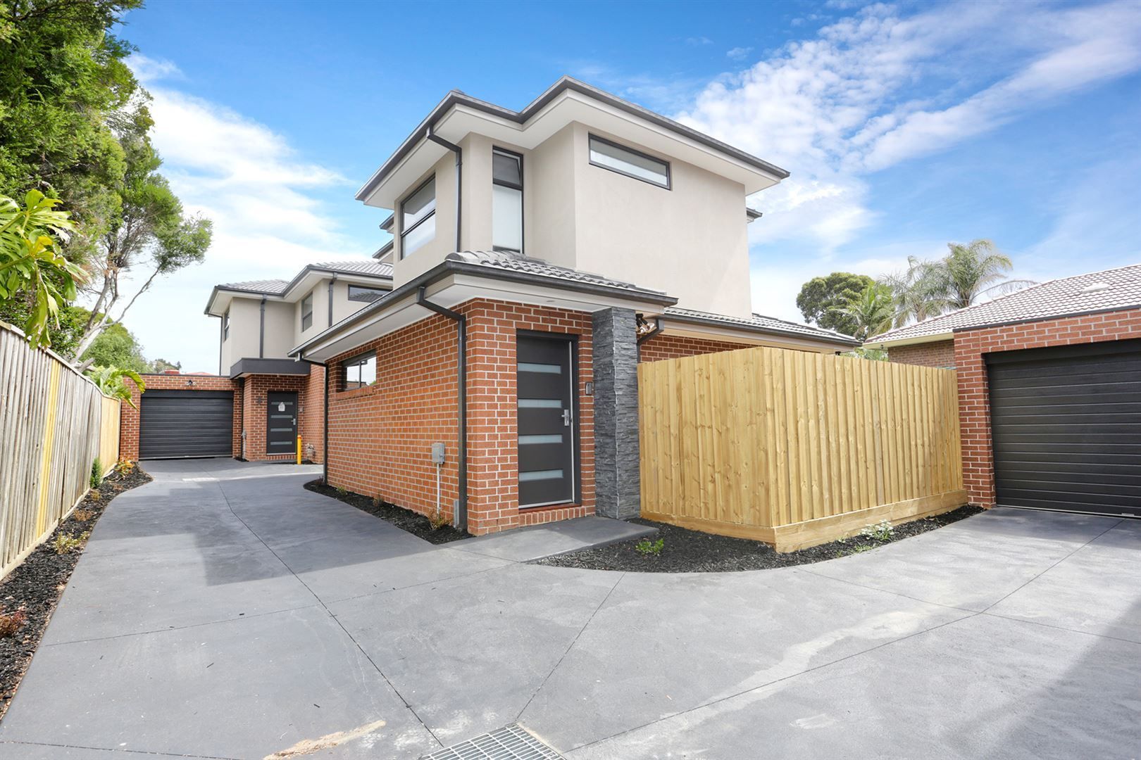 3 bedrooms Townhouse in 2/2 Wyatt Court GLEN WAVERLEY VIC, 3150