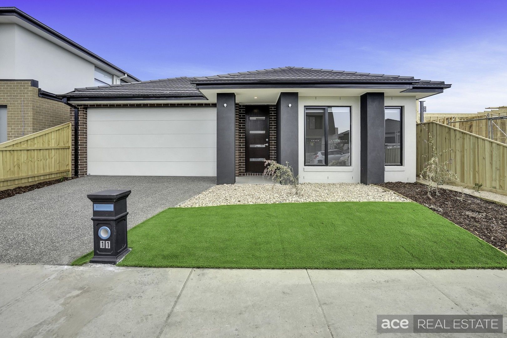 4 bedrooms House in 11 Pavilion Street DEANSIDE VIC, 3336