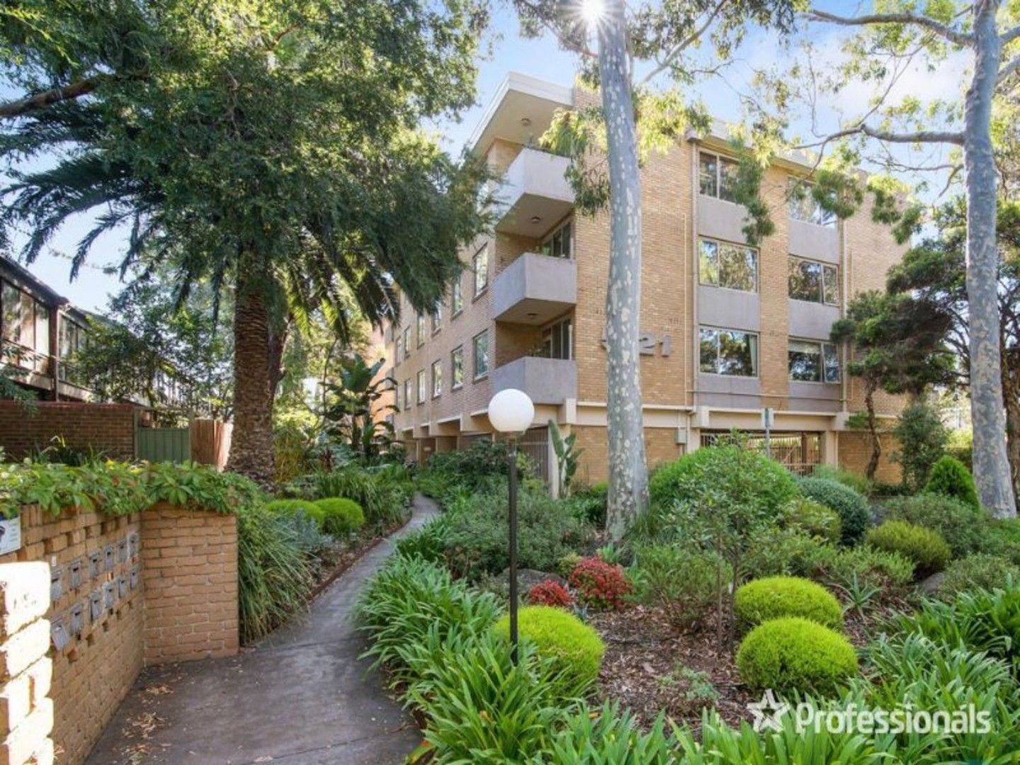 2 bedrooms House in 7/521 Royal Parade PARKVILLE VIC, 3052