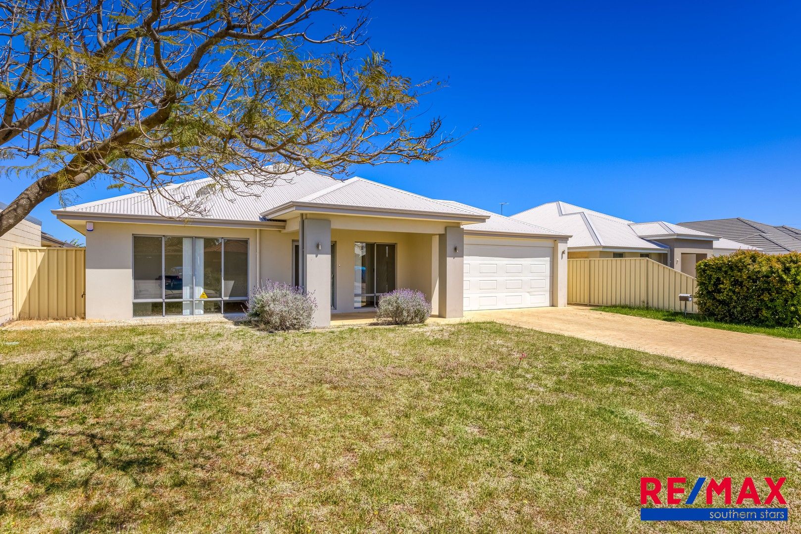 4 bedrooms House in 44 Fairfield Gardens CANNING VALE WA, 6155