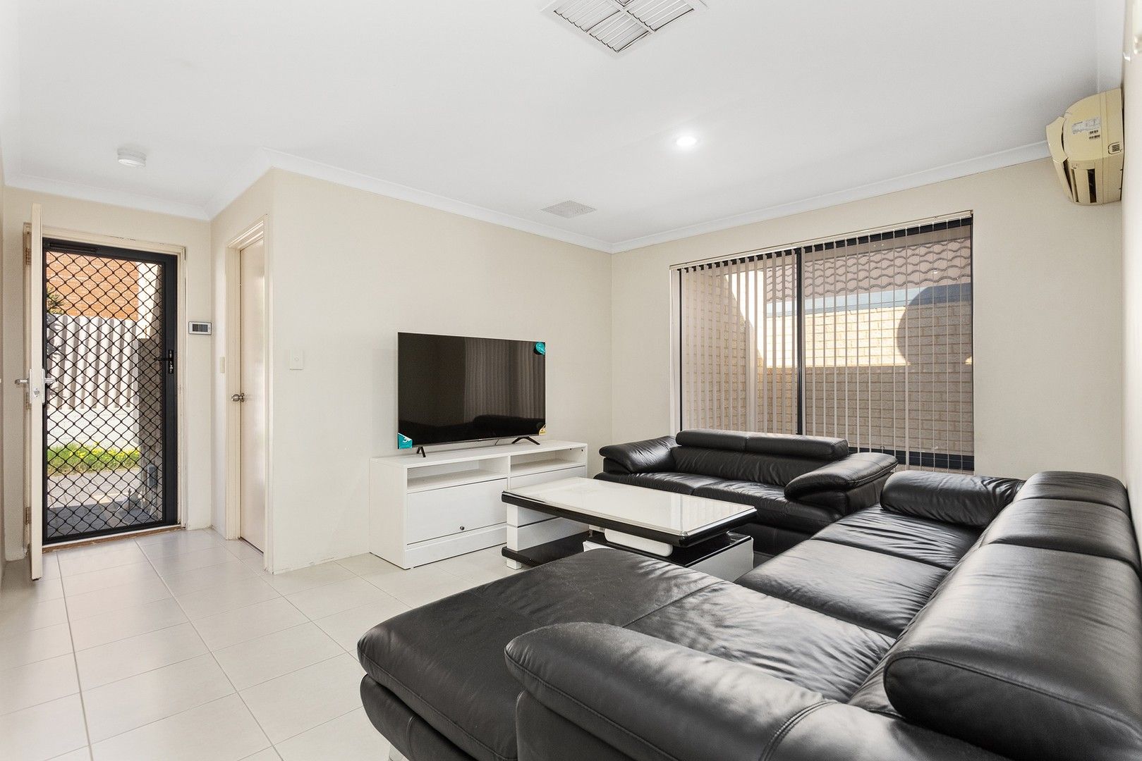 3 bedrooms Villa in 365C Wanneroo Road BALCATTA WA, 6021