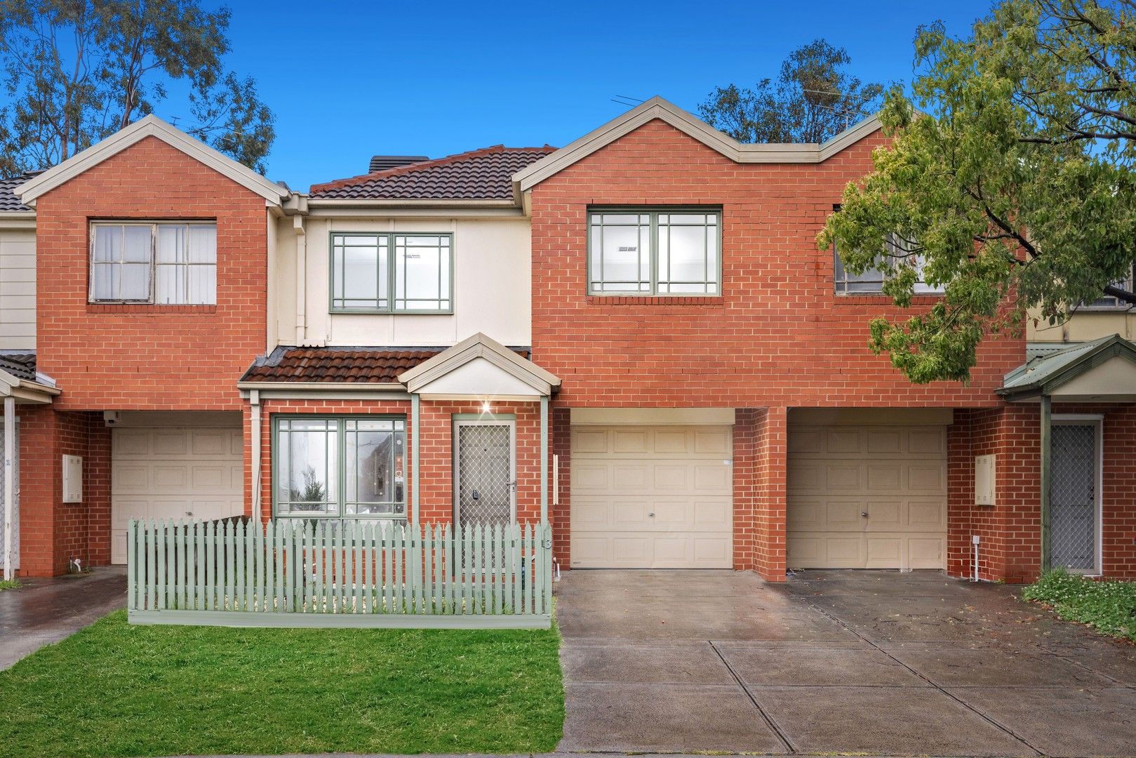 3 bedrooms Townhouse in 3 Crown Close OAKLEIGH EAST VIC, 3166