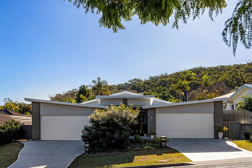 4 bedrooms Duplex in 35 Spinnaker Way CORLETTE NSW, 2315