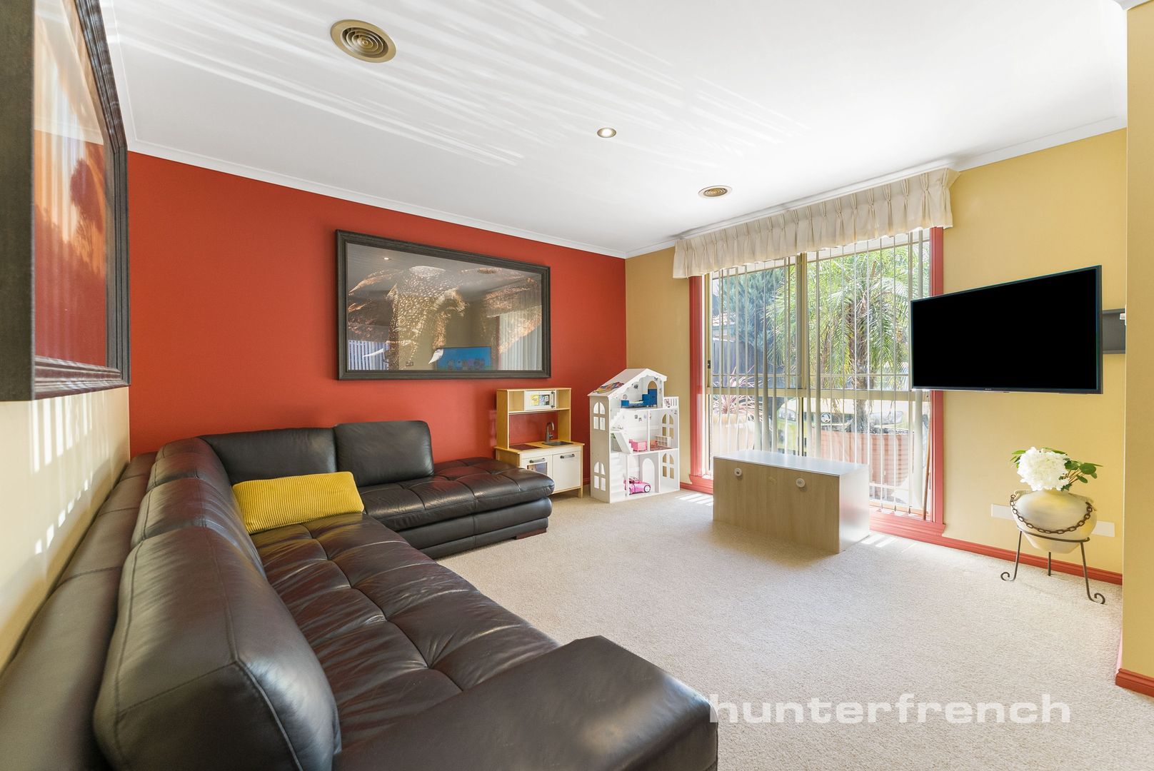 2/27 May Avenue, Altona Meadows VIC 3028, Image 2