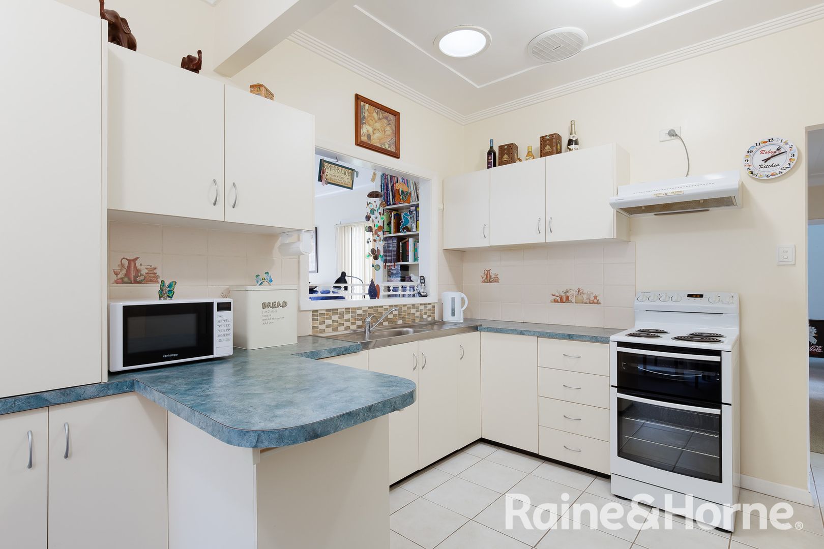 6 Tallawalla Road, Valentine NSW 2280, Image 2