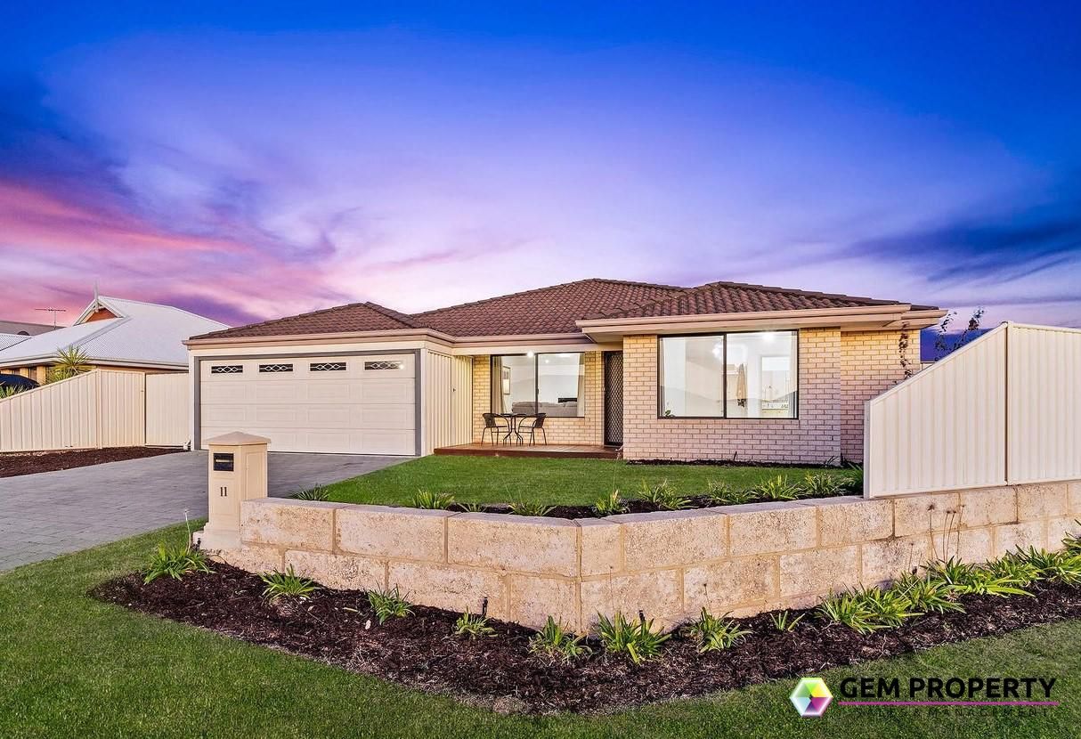 4 bedrooms House in 11 Rayner Promenade LAKELANDS WA, 6180