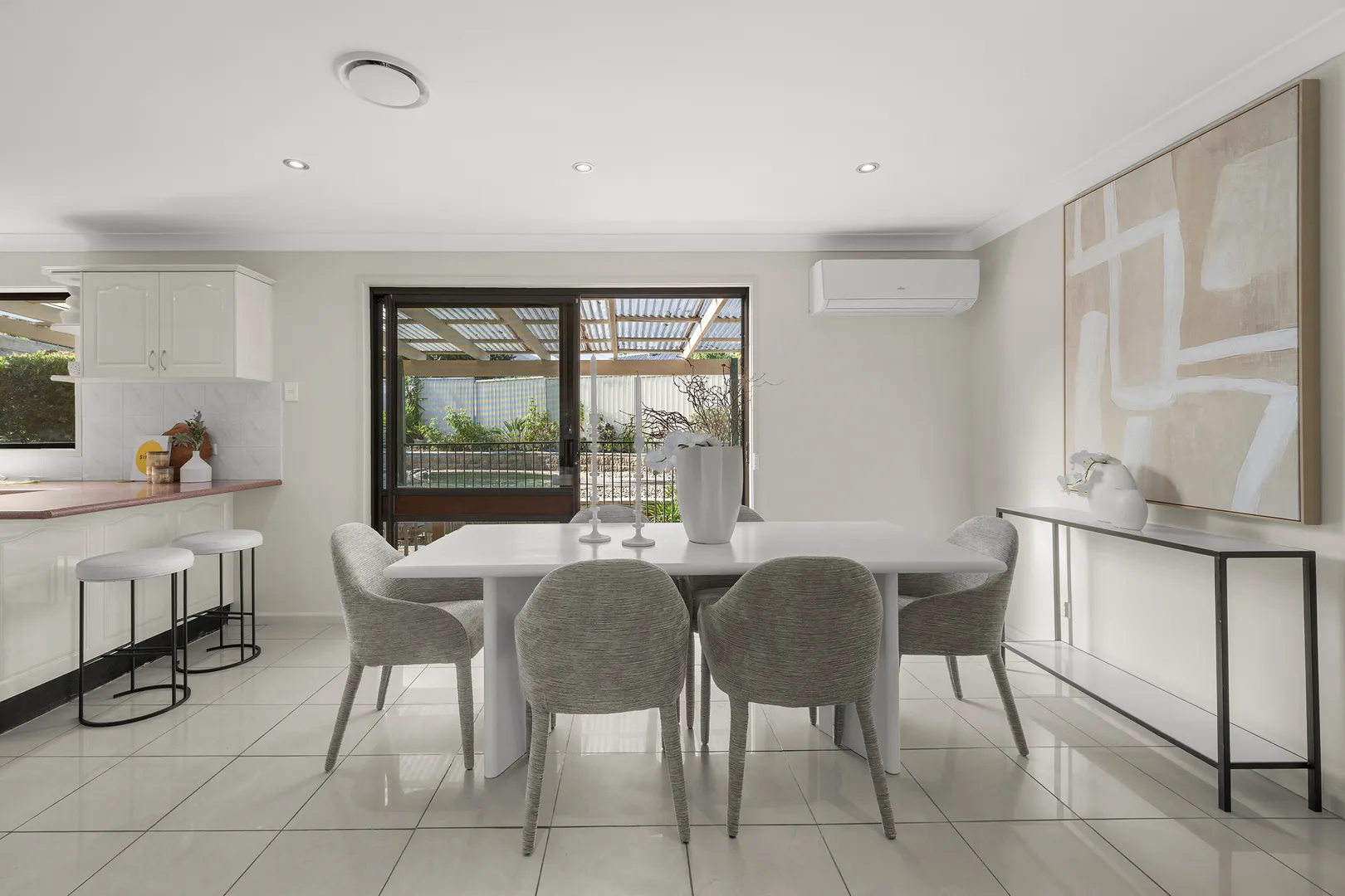 A Rare Blank Canvas in the Knightsbridge Estate - More
