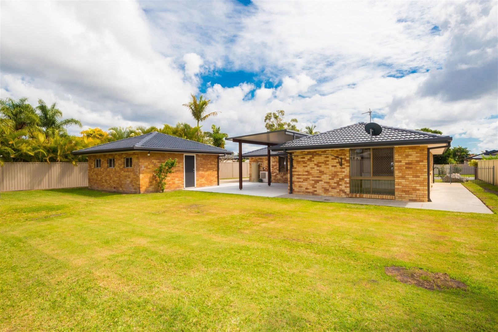 54 Barrier Reef Drive, Mermaid Waters QLD 4218 House For Rent 950