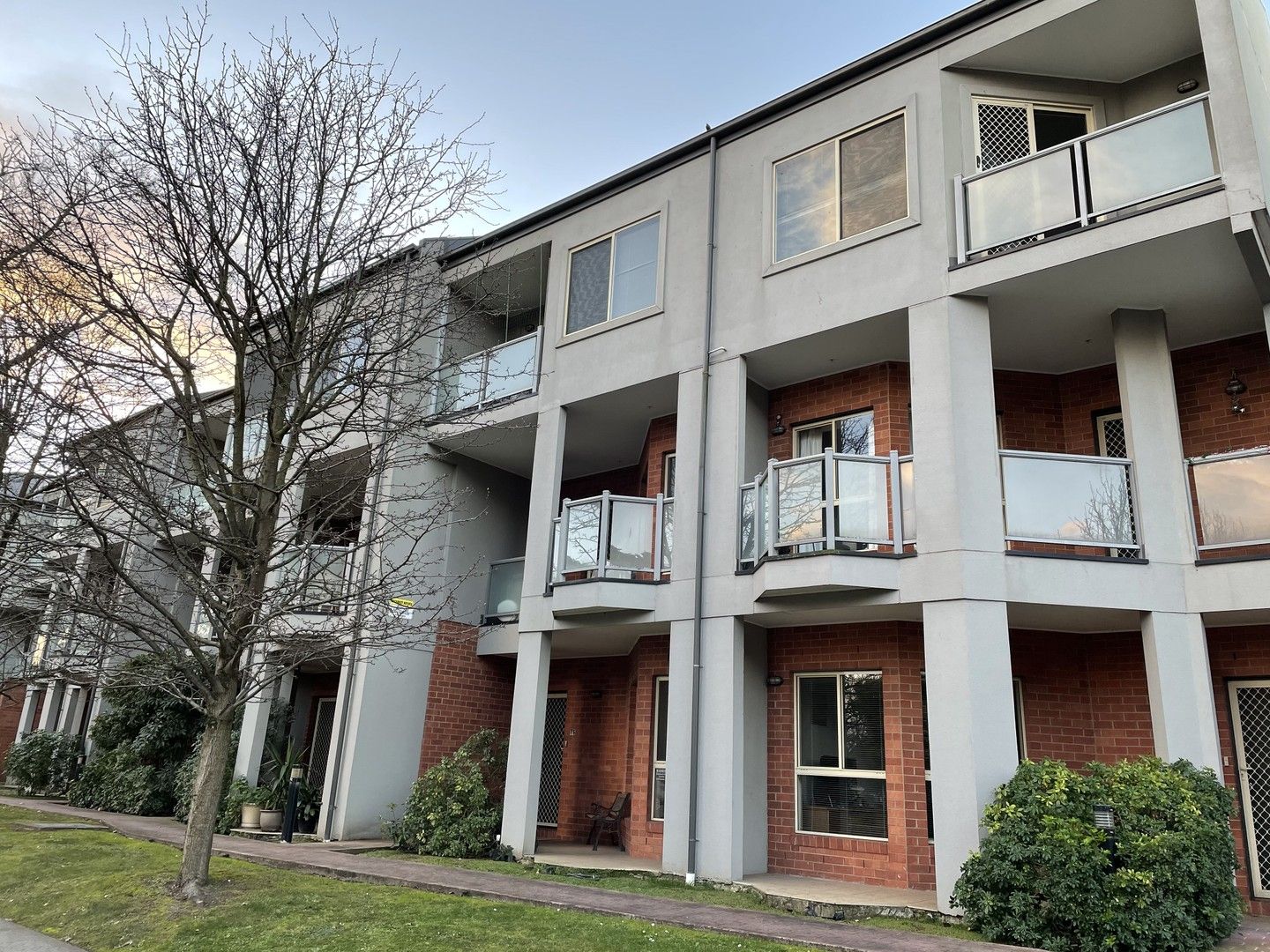 2 bedrooms Apartment / Unit / Flat in 90/13-15 Hewish Rd CROYDON VIC, 3136