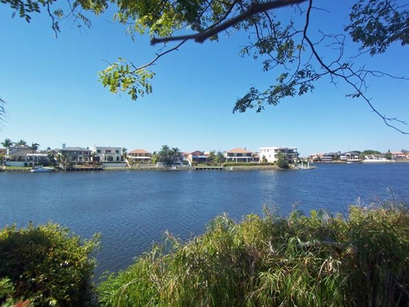 2 Montevideo Drive, Clear Island Waters QLD 4226