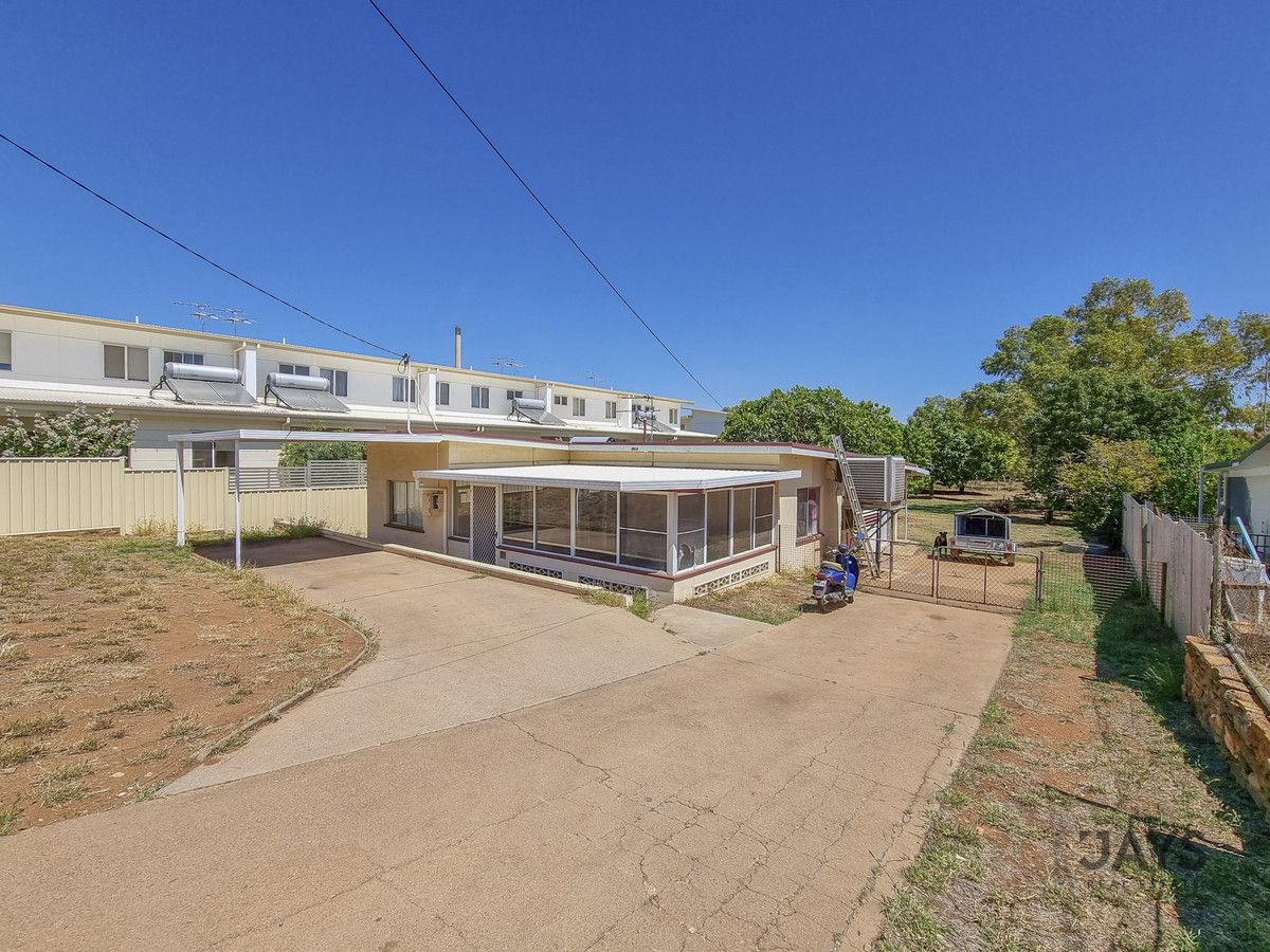 4 bedrooms House in 115 West Street MOUNT ISA QLD, 4825