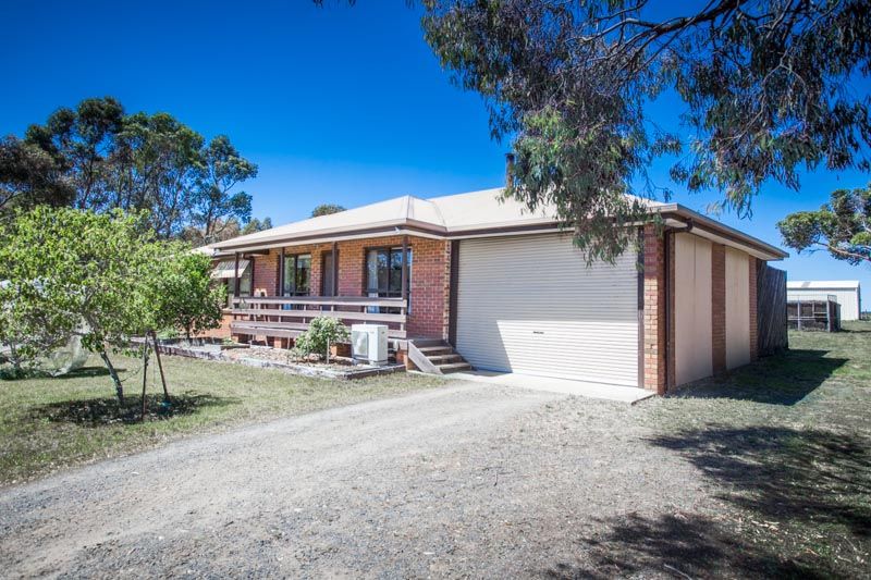 112 McDonalds Lane, RIDDELLS CREEK VIC 3431, Image 0