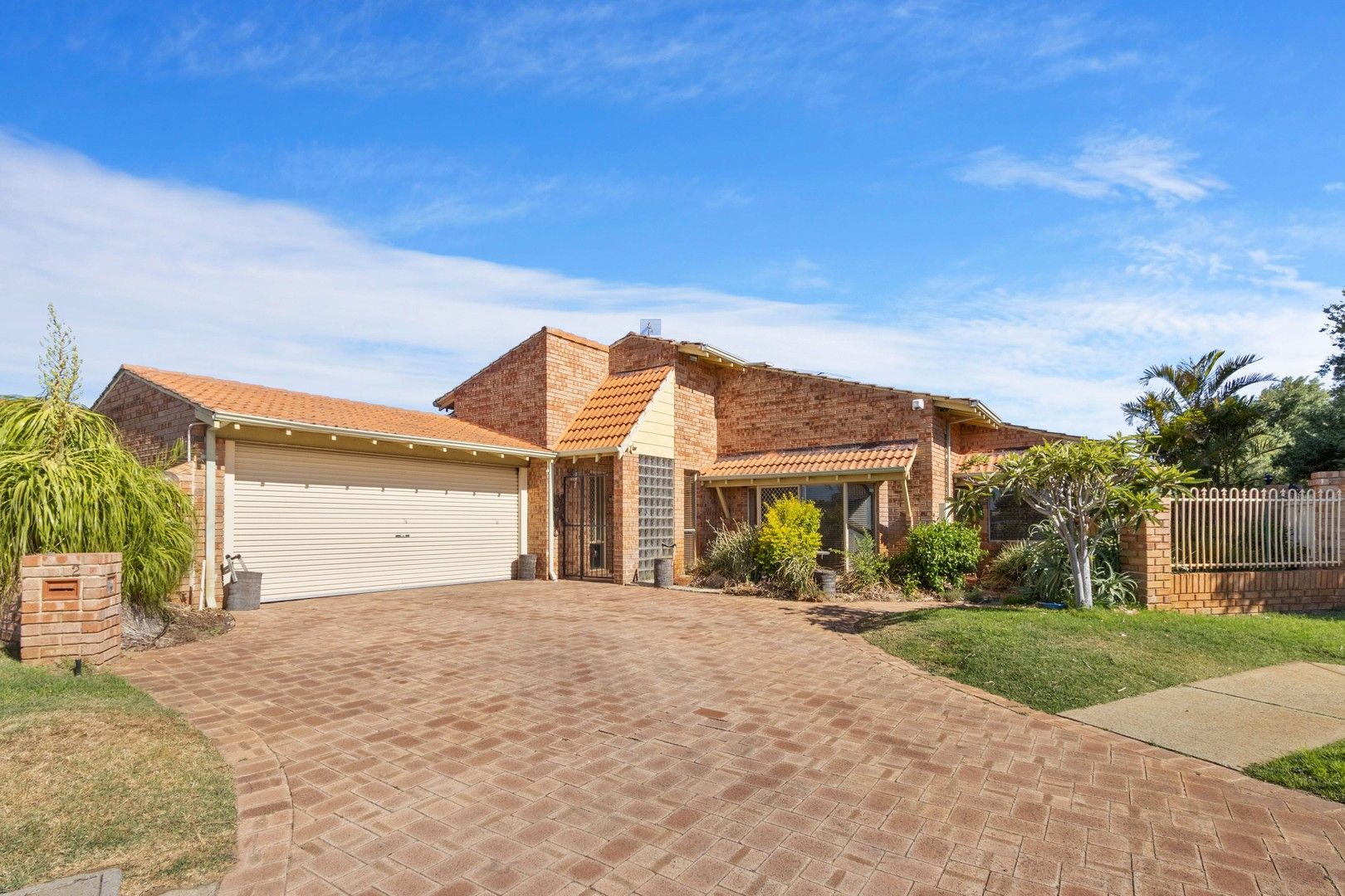 4 bedrooms House in 2 Avocet Road STIRLING WA, 6021