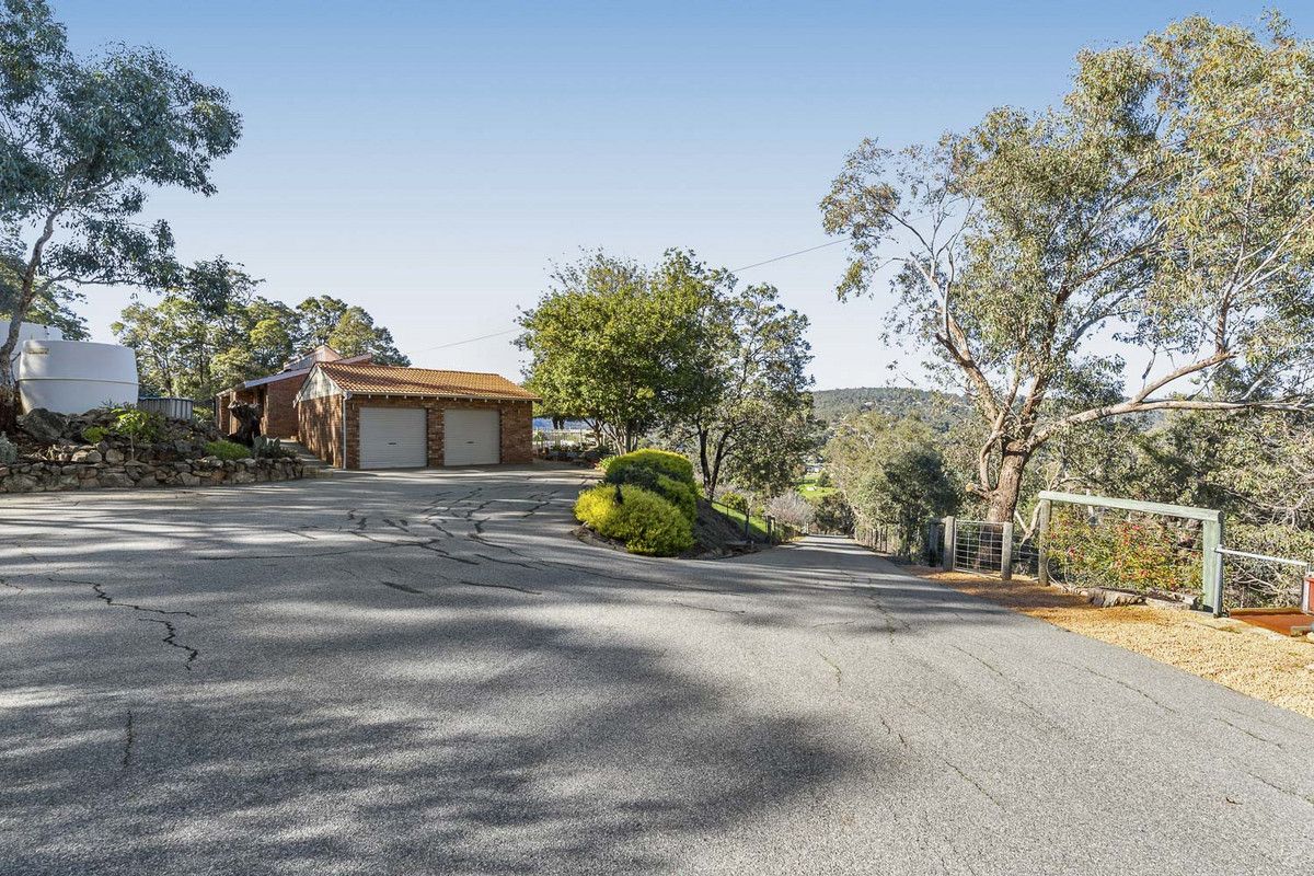 3 bedrooms House in 24 Grade Road KELMSCOTT WA, 6111