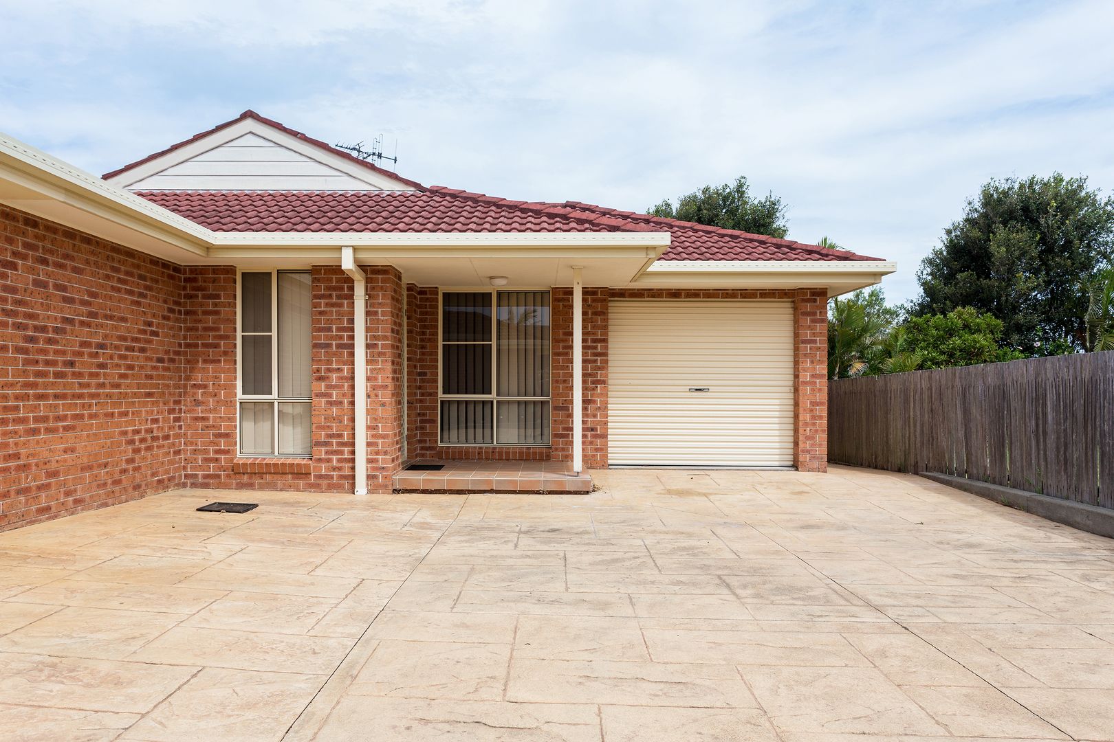 2/10 Pryor Crescent, Old Bar NSW 2430