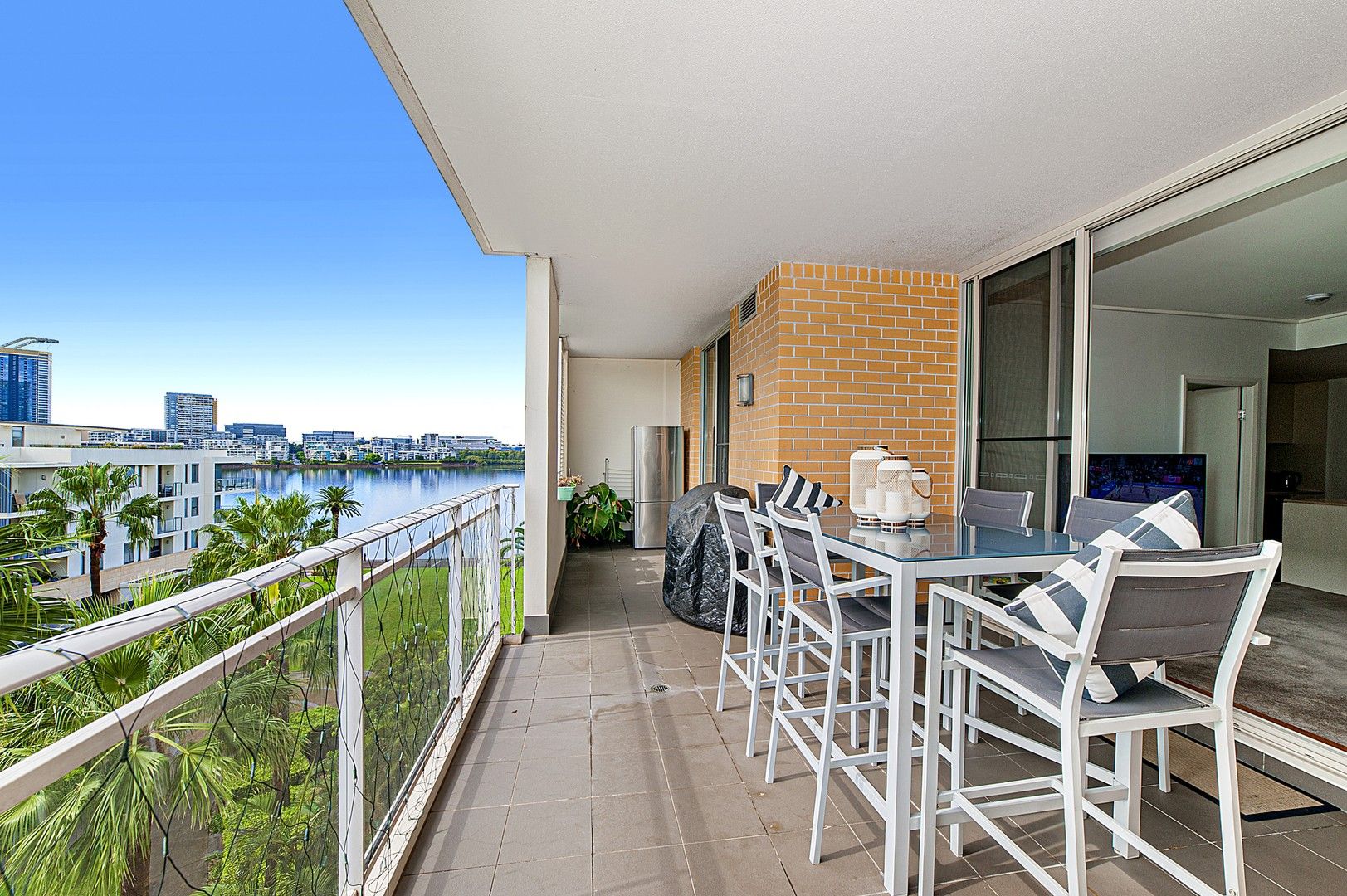2 bedrooms Apartment / Unit / Flat in 644/2 The Crescent WENTWORTH POINT NSW, 2127