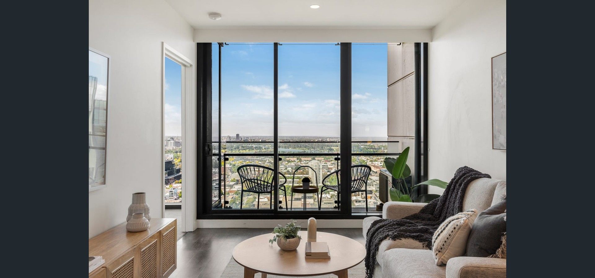 2 bedrooms Apartment / Unit / Flat in 3305/45 Clarke Street SOUTHBANK VIC, 3006