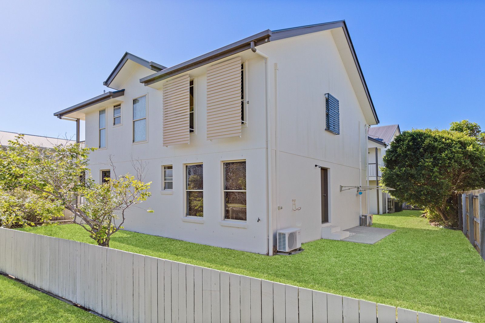 5 bedrooms House in 21 Beachway Parade MARCOOLA QLD, 4564