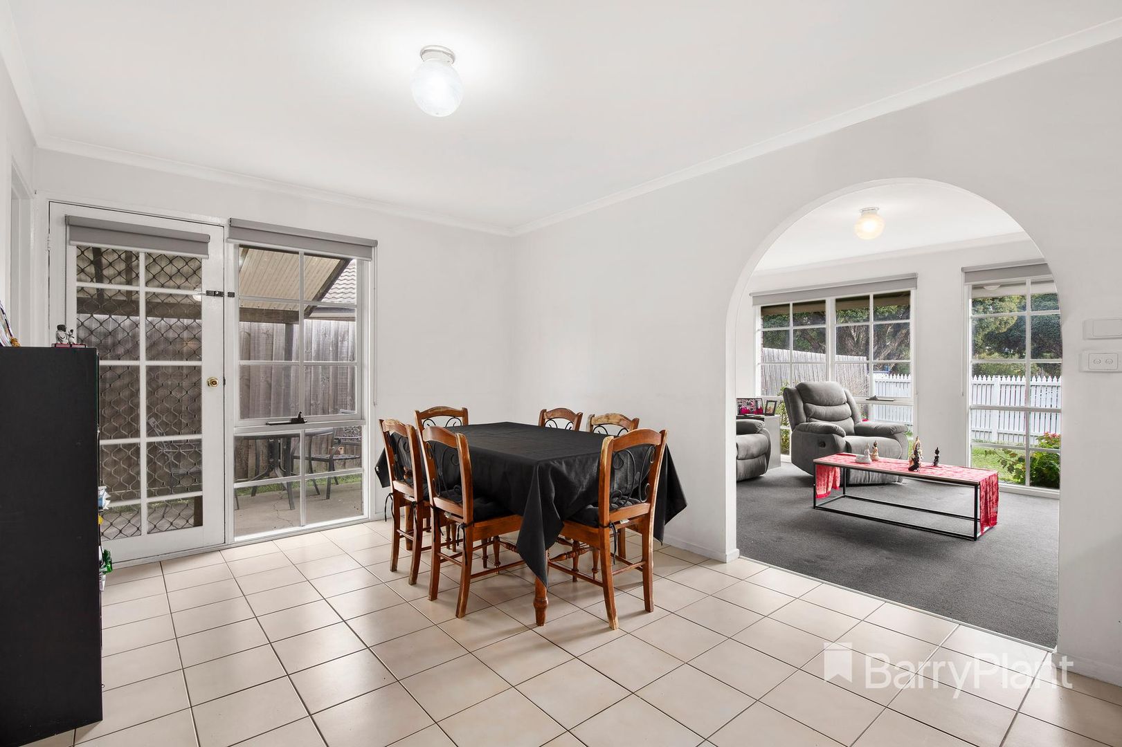 2/1 Sandown Close, Mill Park VIC 3082, Image 2