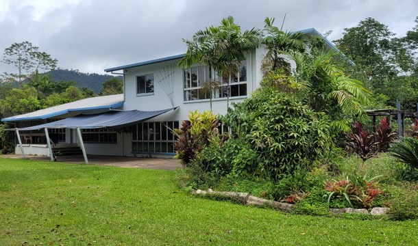 136 Meuanbah Road, Bombeeta QLD 4871