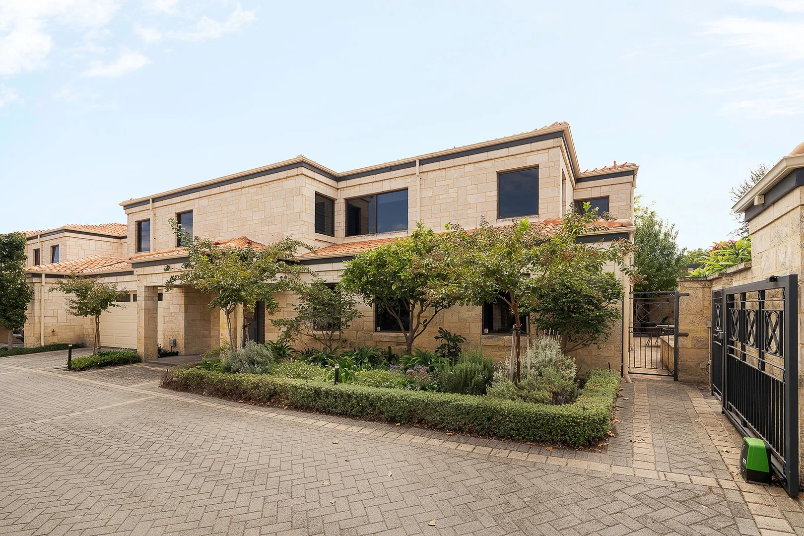 6/101 Bindaring Parade, Claremont WA 6010