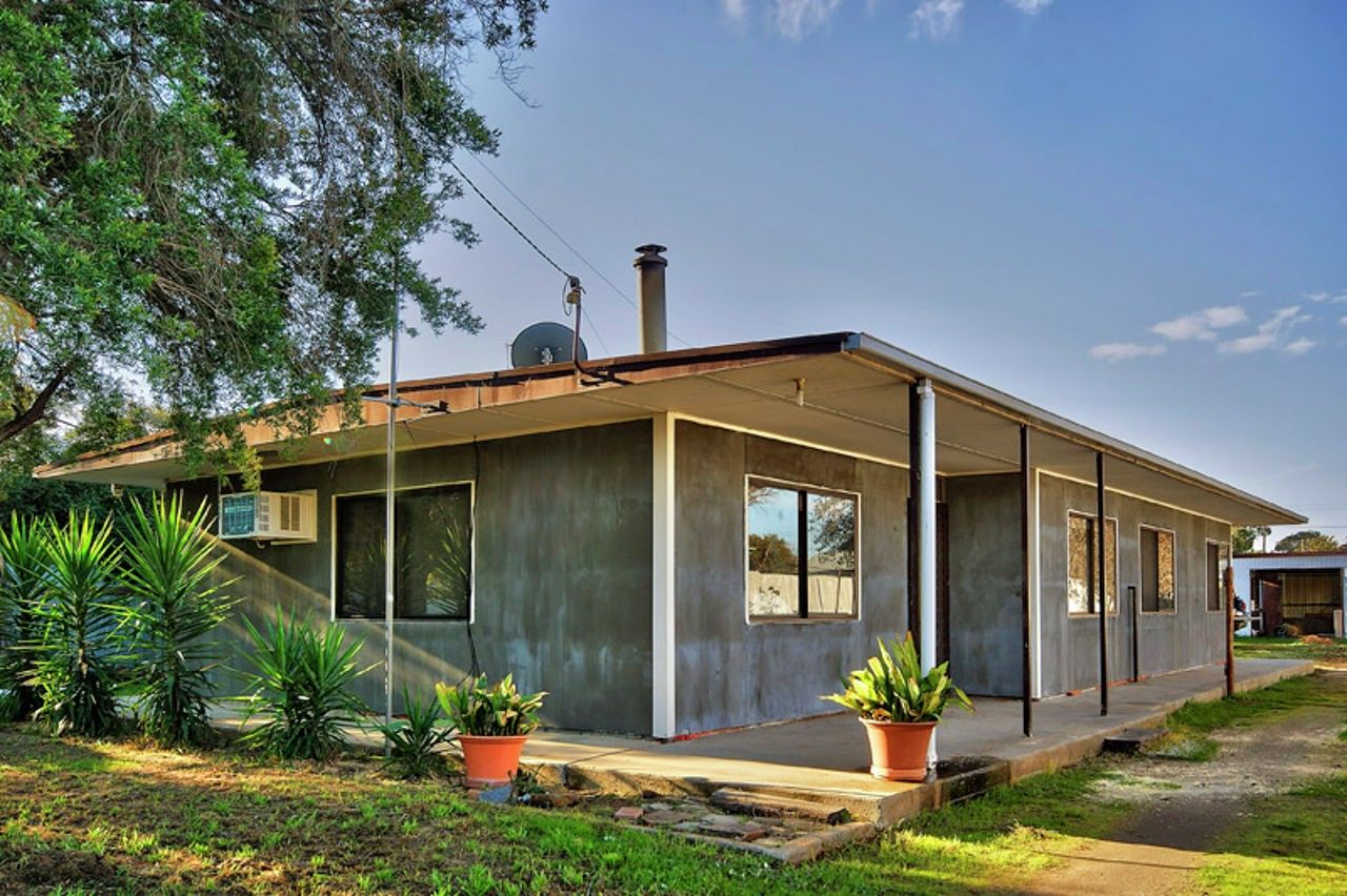 4 bedrooms House in 253 Victoria Street DENILIQUIN NSW, 2710