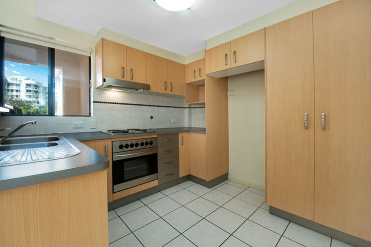5/2-4 Henry Street, Redcliffe QLD 4020, Image 2