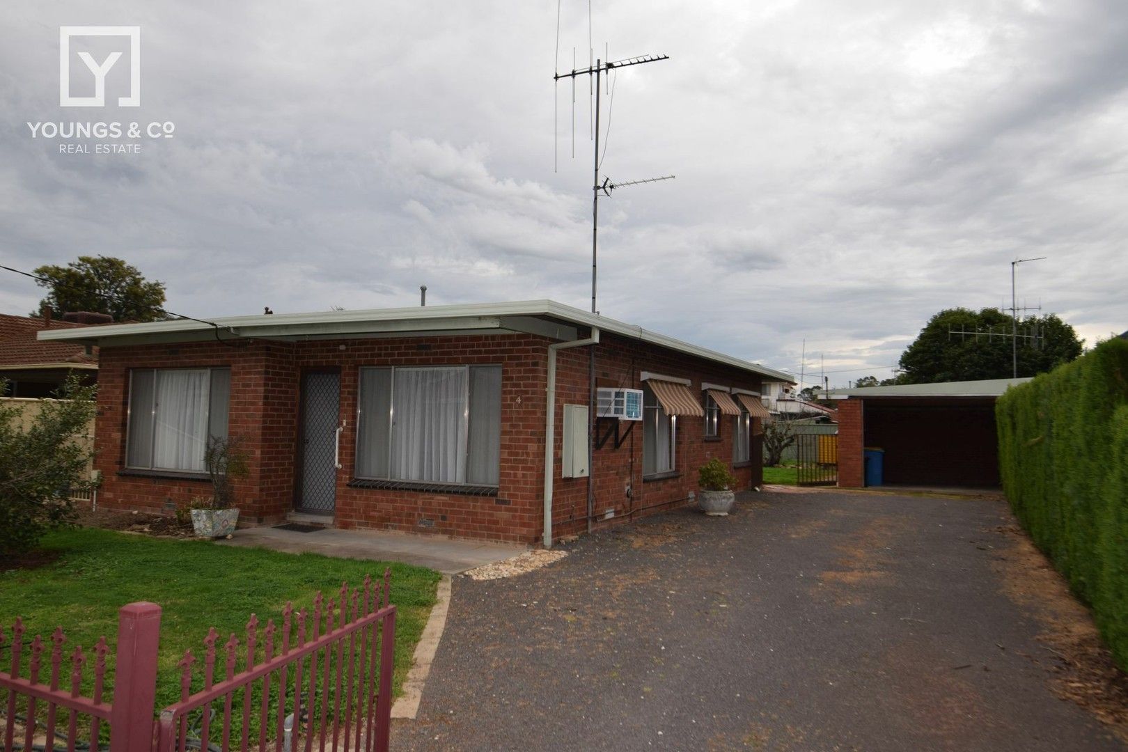 2 bedrooms House in 4 Howe St MOOROOPNA VIC, 3629